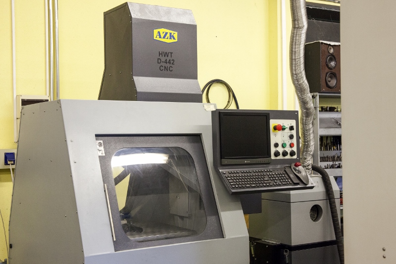 CNC obráběcí centrum HWT D-442 